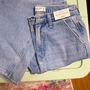NWT A&F Relaxed 90’s Jean
